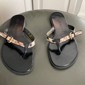 Burberry Flip flips